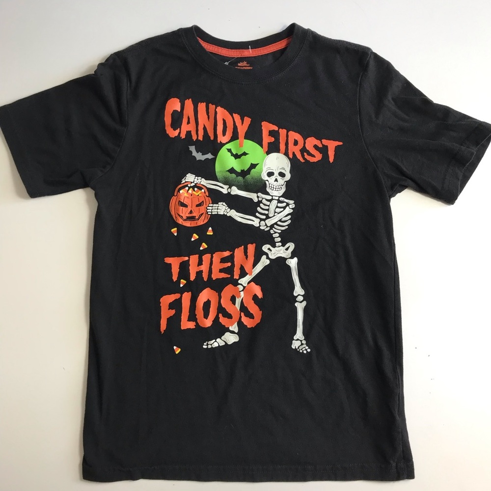 Halloween kids t shirt size Large
